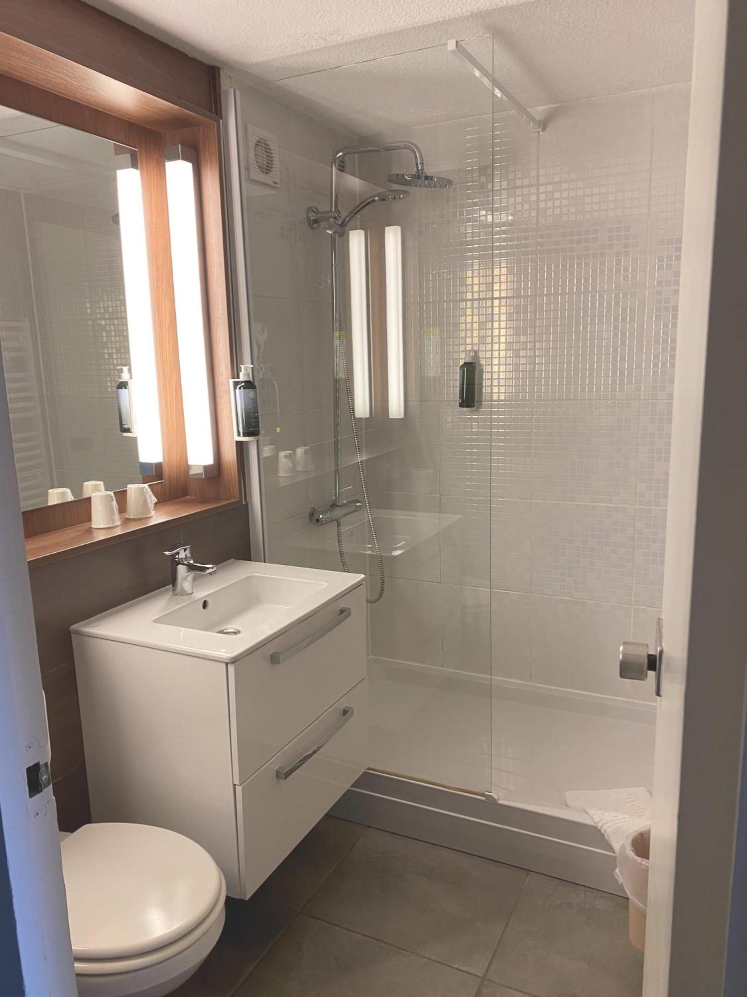 Brit Hotel Confort Nancy Люневіль Номер фото
